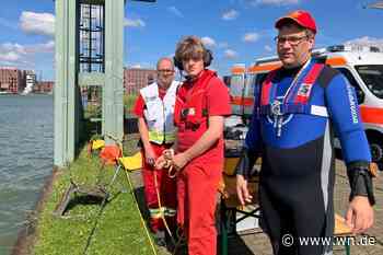 Warten auf den Einsatz: Rettungstaucher beim Triathlon