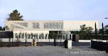 Moos De Hill House / AUM Pierre Minassian