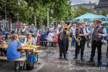 IN BEELD. Tapkranen stromen non-stop op Bierpassieweekend op Antwerpse Groenplaats