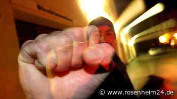 Streit auf Weg neben B304 bei Soyen eskaliert – Radfahrer schlägt auf Spaziergänger ein