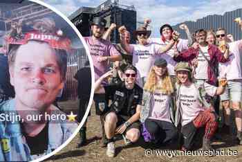 Familie en vrienden brengen op Graspopweide eerbetoon aan Stijn (21): “We wilden dat hij er hier bij was”