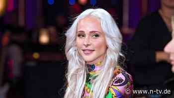 Nach Beinverlängerung: Theresia Fischer wurden die Stangen entfernt