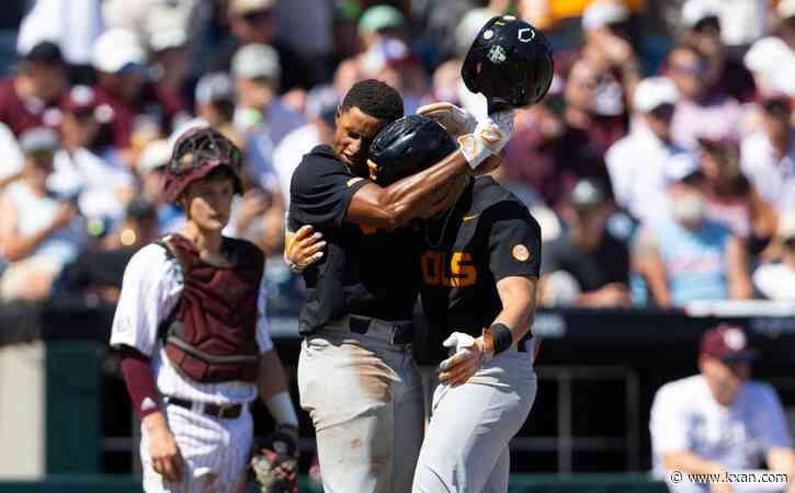 Top-seeded Tennessee comes alive, forces Game 3 in MCWS with 4-1 win over Texas A&M