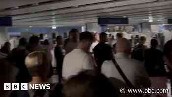 'It's utter chaos': Video shows huge crowds stuck in darkness at terminal