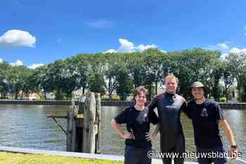 Magnus (23) en Pieter (25) helpen Duitse zwemmer Malte de Rijn afzwemmen