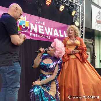 Onverwachts huwelijksaanzoek tijdens feest van Café Stonewall in Enschede