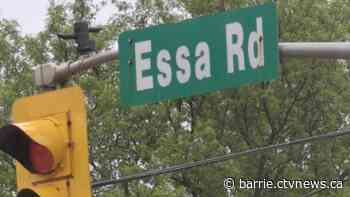 Crash closes Essa Road in Barrie