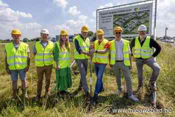 Eerste spadesteek voor infrastructuurwerken kmo-zone De Hutten: “Om te ondernemen heb je ruimte nodig”