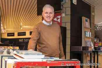 Geliefden nemen afscheid van bibliothecaris Nicolas (60) na onverwacht overlijden: “Hadden weinig woorden nodig om elkaar te begrijpen”