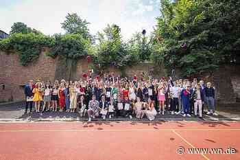 Zum feierlichen Abschied fliegen die Mützen
