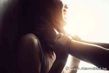 Man (54) krijgt vier jaar cel nadat hij partner zo hard toetakelt dat ze beroerte krijgt: “Linkerhelft van haar lichaam is nog steeds verlamd”