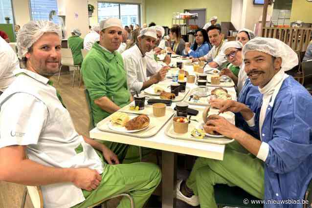 Facilitaire collega’s van UZ Brussel krijgen ontbijt als blijk van waardering