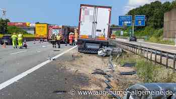 Lkw durchbricht auf A8 bei Augsburg Leitplanken