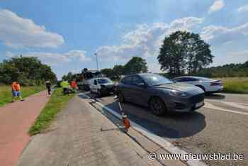 Moeizame avondspits op N76 in Oudsbergen door kop-staartbotsing