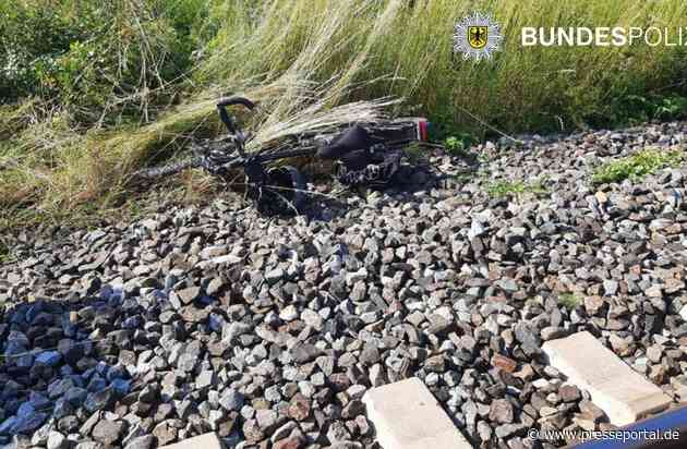 Bundespolizeidirektion München: Personenzug erfasst Radfahrer - 45-Jähriger nur leicht verletzt