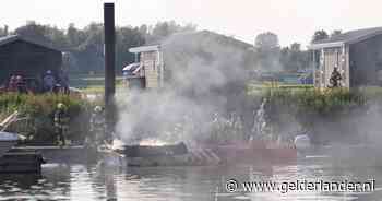 Plezierboot vliegt in brand bij vakantiepark, meerdere gewonden