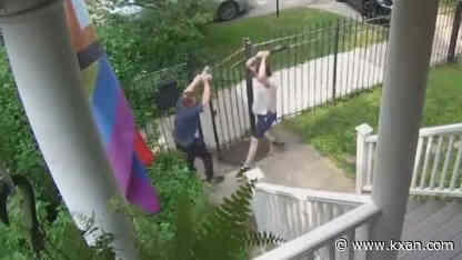 Watch: Man attacks Chicago burglary suspect with frying pan