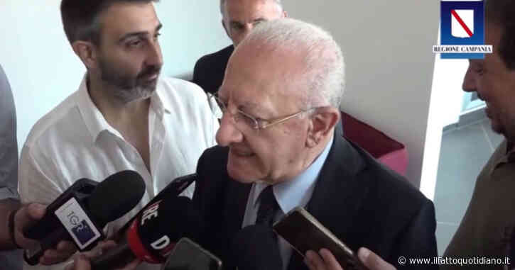 De Luca attacca Schmidt: “Ha lasciato il cappello sulla sedia a Capodimonte? E noi non gli faremo trovare neanche la sedia”