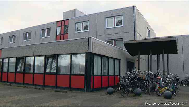 Almere - Opvang asielzoekers in brandweerkazerne verlengd tot 2026