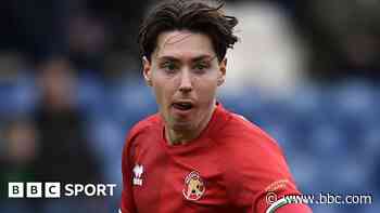 Bristol Rovers sign Walsall midfielder Hutchinson