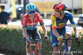 Man in vorm Arjen Livyns en Warre Vangheluwe rijden Ronde van Slovakije