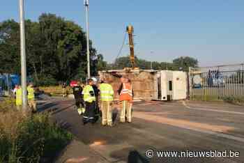 Vrachtwagen kantelt: oprit E34 richting Antwerpen afgesloten