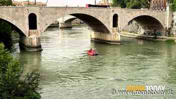 Giallo nel Tevere, trovato il cadavere di un uomo. A dare l'allarme un pescatore