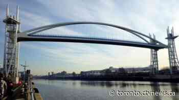 Should Toronto build a bridge to the Islands? A city councillor wants to find out