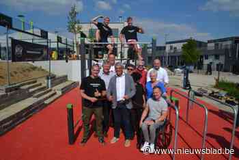 Asphaltcosite transformeert steeds meer tot een sportsite met nu ook een nieuw calesthenicspark: “Je hebt niet veel nodig om te trainen”