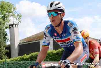 Ex-geletruidrager Yves Lampaert aan de zijde van Remco Evenepoel in Tour