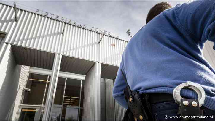 Almere - Seks met tbs'ers en doden door drugs; Wat is er allemaal aan de hand in de Oostvaarderskliniek?