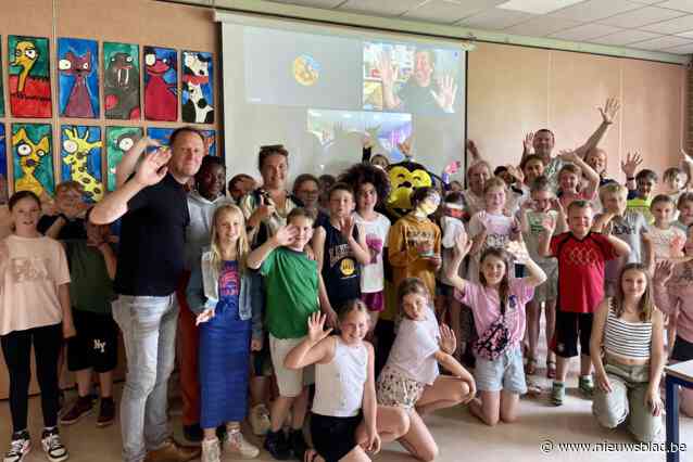 Wonderwijs zegt gras vaarwel: Dieter Coppens bedankt met videocall én ijsjes