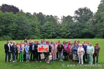 Gemeente lanceert nieuwe raamstickeractie tijdens zomerdrink Gesellige Buren