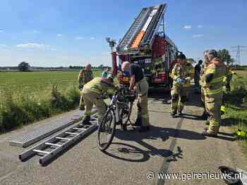 Man op elektrische fiets belandt in sloot