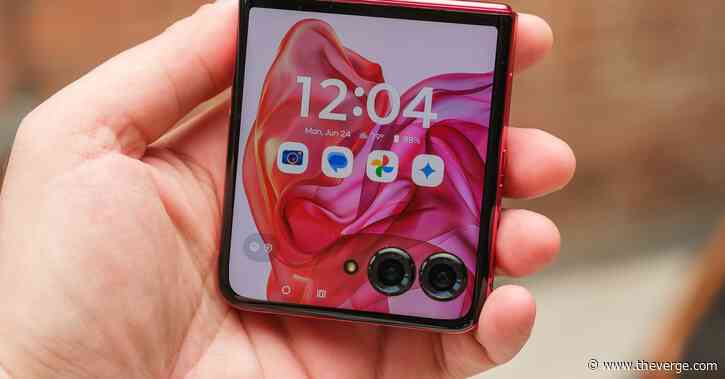 Motorola’s 2024 Razr phones are ready to make a splash