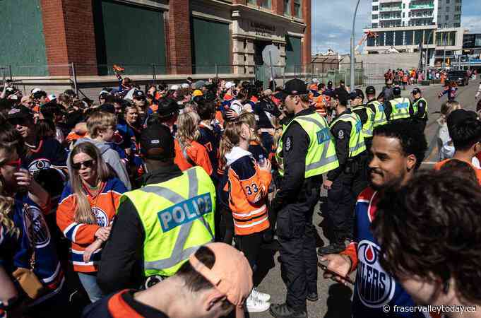 Police report few arrests despite 33,000 at Oilers Stanley Cup Game7 watch party