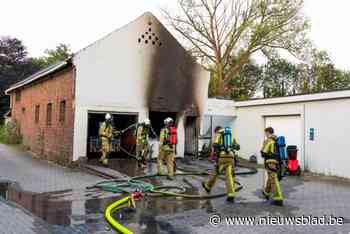 Brandweer blust woningbrand in Zonhoven, bewoner ter controle afgevoerd