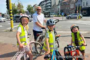 Papa Maty (42) neemt politieke pauze met emotionele boodschap: “Gaan we wachten tot er een kind sterft op zwart kruispunt?”