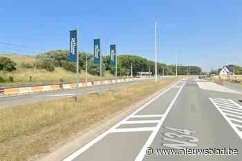 Man (39) valt in slaap achter stuur en ramt drie geparkeerde wagens: “Bleek onder invloed”