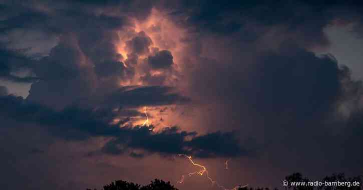 Gewitter, Starkregen und schwüle Hitze in Bayern
