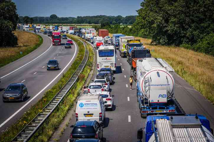 Twee doden na ongeval tussen auto en vrachtwagen op snelweg