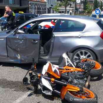 112 Nieuws:  Auto knalt op streekbus in Rouveen | Motorrijder raakt gewond in centrum Enschede