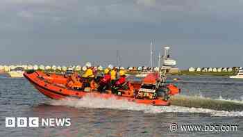 Boat taking on water with 17 onboard saved by a bung
