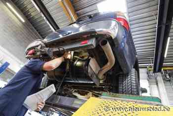 Hasselaar (31) krijgt 2 jaar cel omdat hij medewerkers van autokeuring in elkaar slaat na rode kaart