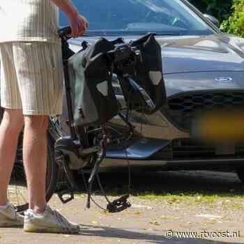 112 Nieuws: Fietser aangereden in Enschede, slachtoffer overgebracht naar het ziekenhuis