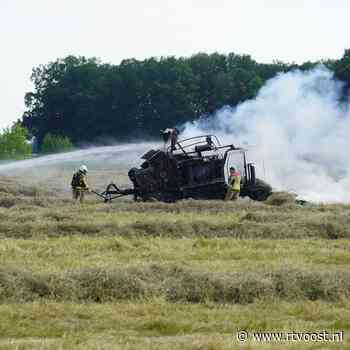 112 Nieuws: Balenpers vliegt in de brand tijdens het hooien