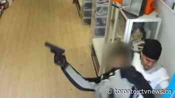 Video captures struggle between store employees and robber with loaded gun on Queen Street West