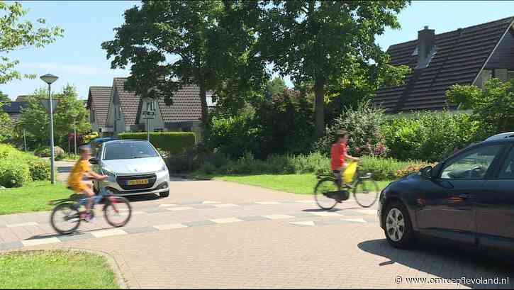 Lelystad - Bewoners klagen al jaren over gevaarlijk kruispunt: 'Gemeente doet niks'