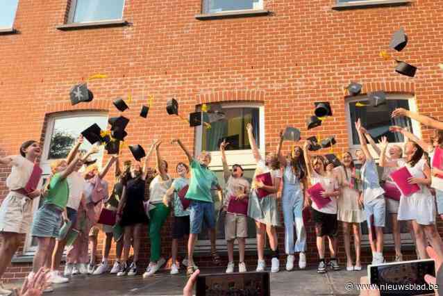 Zesdejaars basisschool KBO Sint-Walburga zwaaien af in stijl