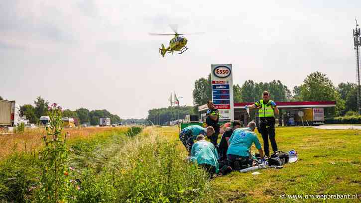 Motorrijder overleden bij ongeluk op A67 na crash in sloot
